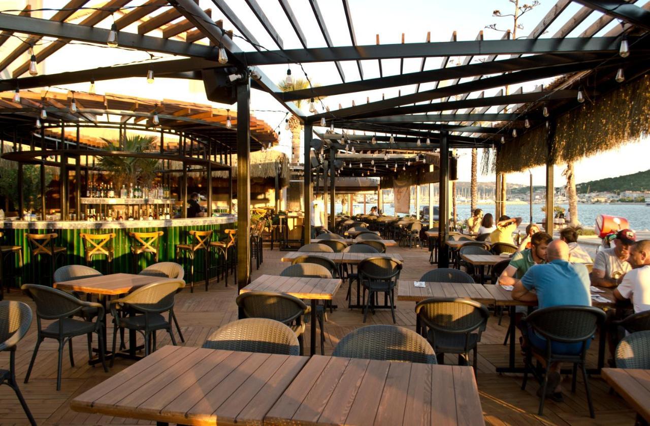 Kerman Hotel Cesme Bagian luar foto