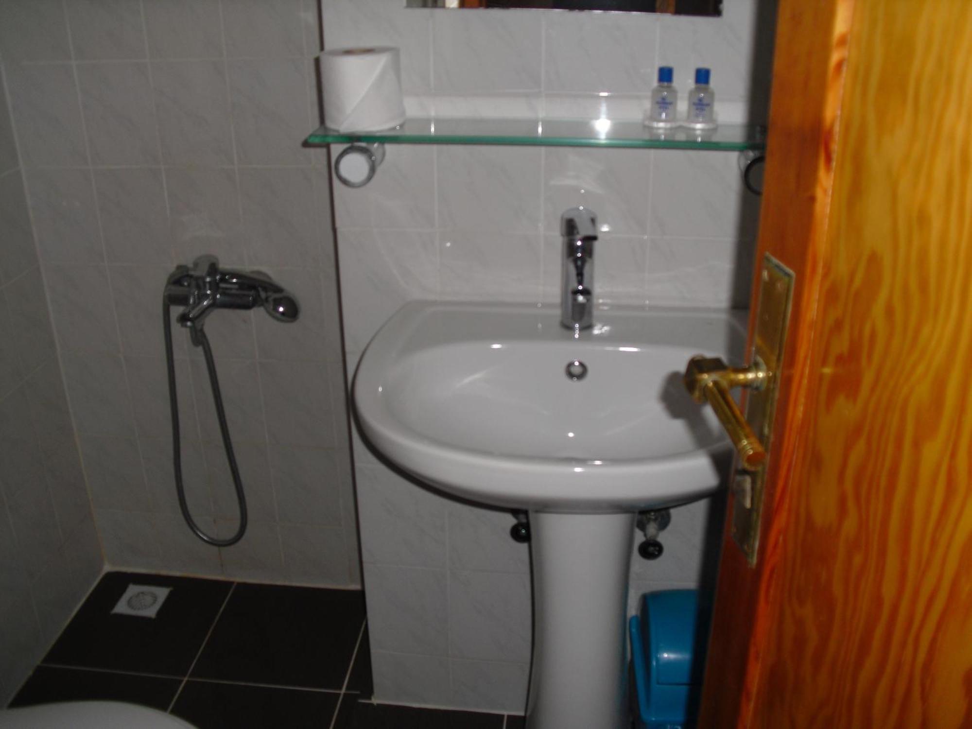 Kerman Hotel Cesme Bagian luar foto