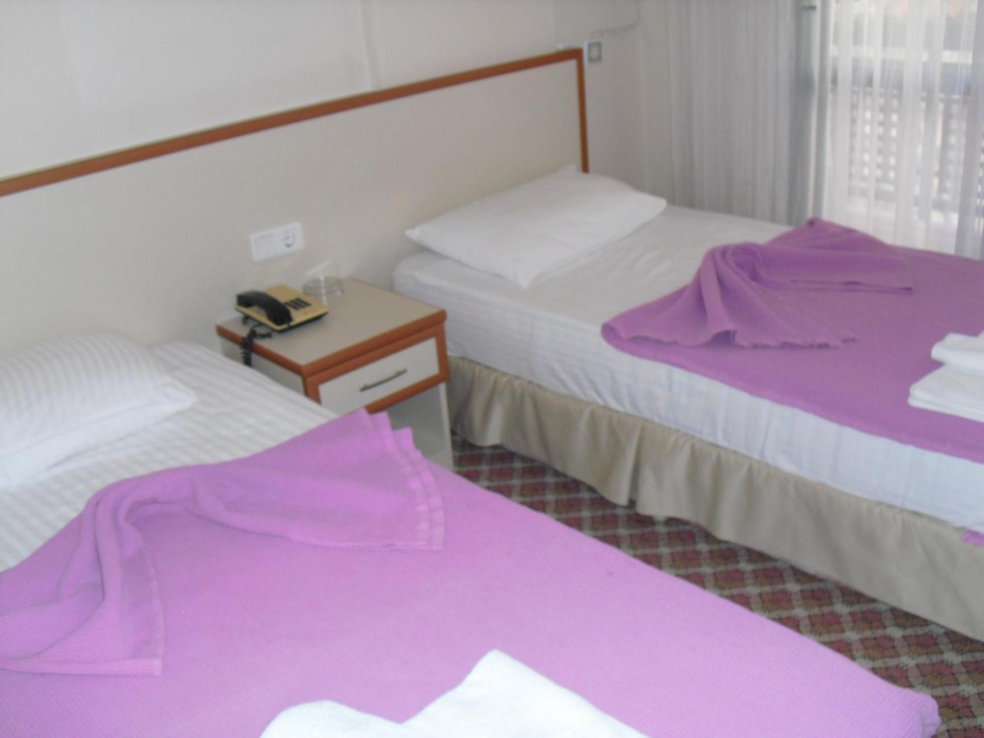 Kerman Hotel Cesme Bagian luar foto