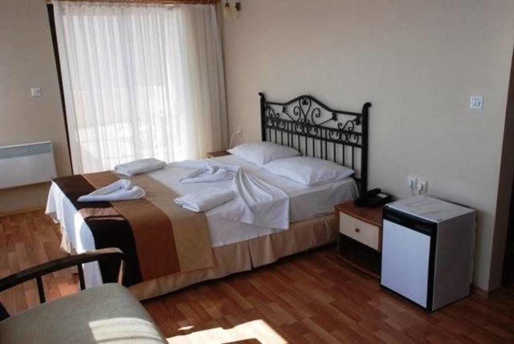 Kerman Hotel Cesme Bagian luar foto