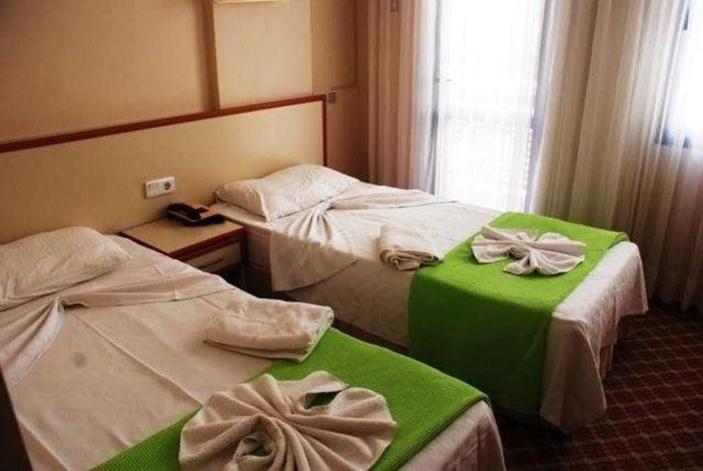 Kerman Hotel Cesme Bagian luar foto