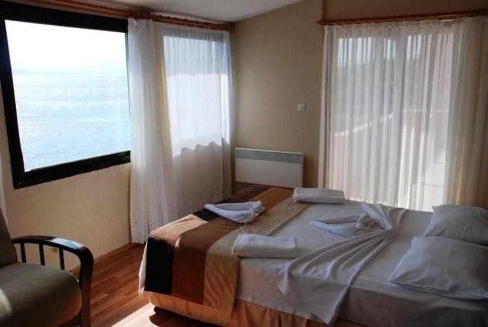 Kerman Hotel Cesme Bagian luar foto
